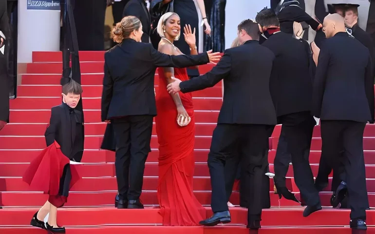 Cannes: equipe de seguranças se indispôs com Kelly Rowland e atriz que usava vestido de Jesus