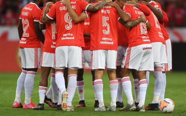 Crise impede retenção de jogadores brasileiros, vendidos mais jovens para Europa