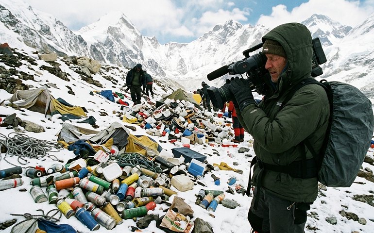 Cinegrafista flagra grave acúmulo de lixo no Everest
