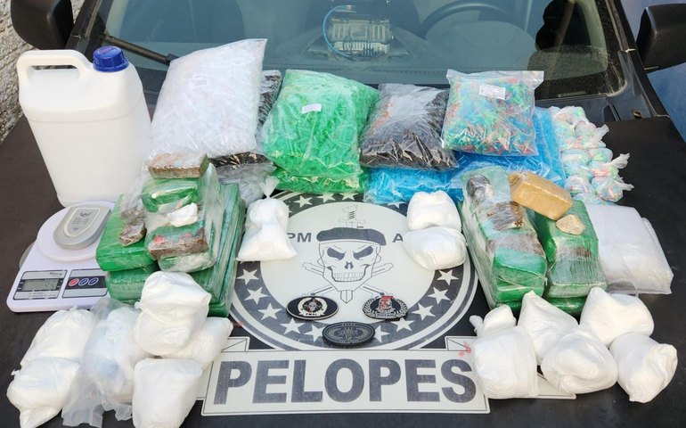 PM apreende mais de 9 kg de drogas e duas armas de fogo durante ações em Arapiraca