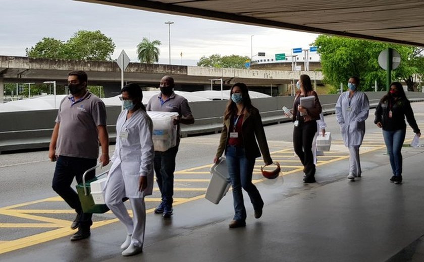 Com equipe médica no aeroporto, delegação do Flamengo desembarca no Rio em 2 voos