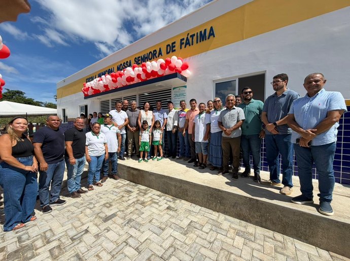 Volta às aulas em Branquinha é marcada por inauguração de escola, entrega de mobiliários e kits escolares