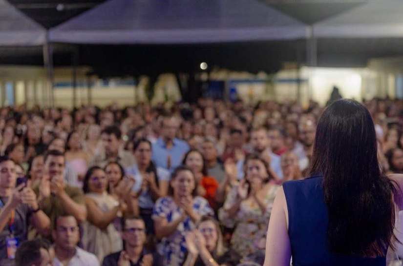 Pauline Pereira celebra o Dia do Professor com valorização e repasse histórico dos precatórios do Fundef