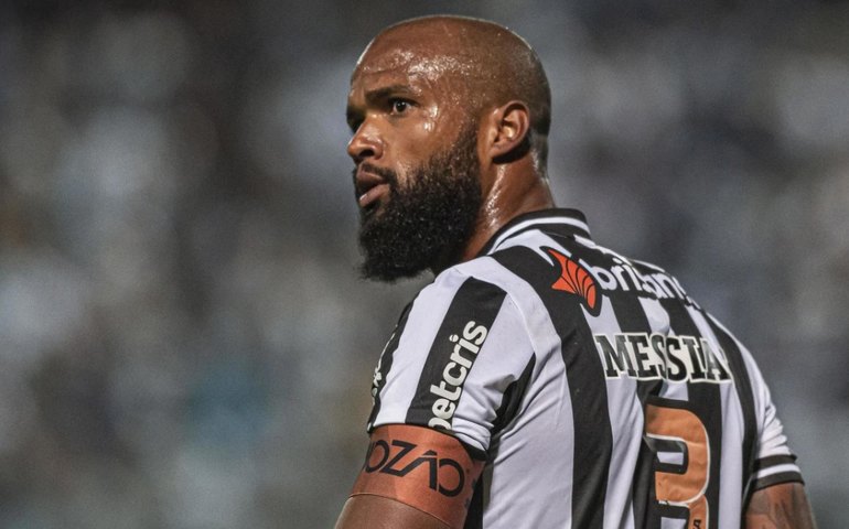Messias pega 24 do Santos por causa de Kobe e ignora preconceito: ‘Ultrapassado’