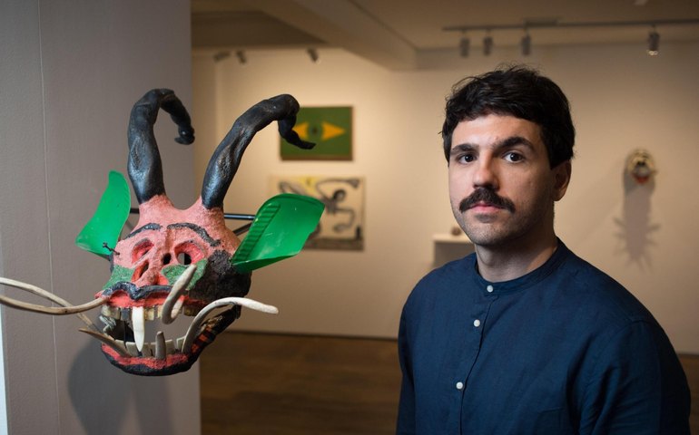 Jovem curador cresce no mercado com mostras temáticas em galerias de arte