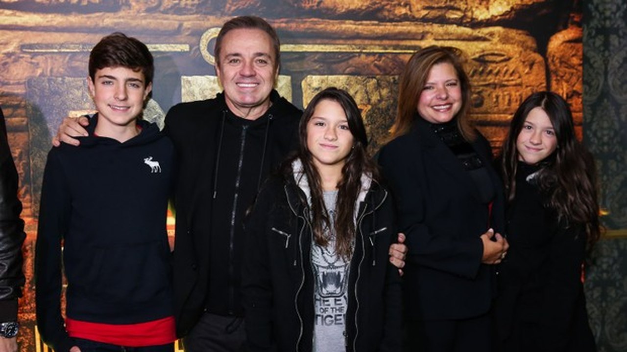Filhas de Gugu Liberato e Rose Di Matteo comemoram 18 anos com festa antecipada