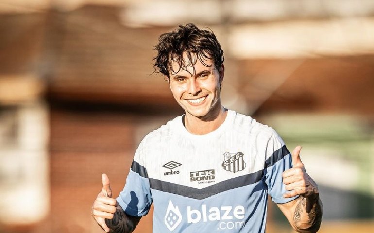 Santos anuncia empréstimo do volante Vinicius Zanocelo ao Estoril por um ano