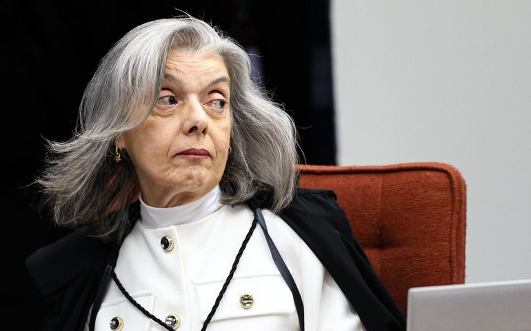 Cármen Lúcia relata ameaça de bomba durante palestra a estudantes no DF