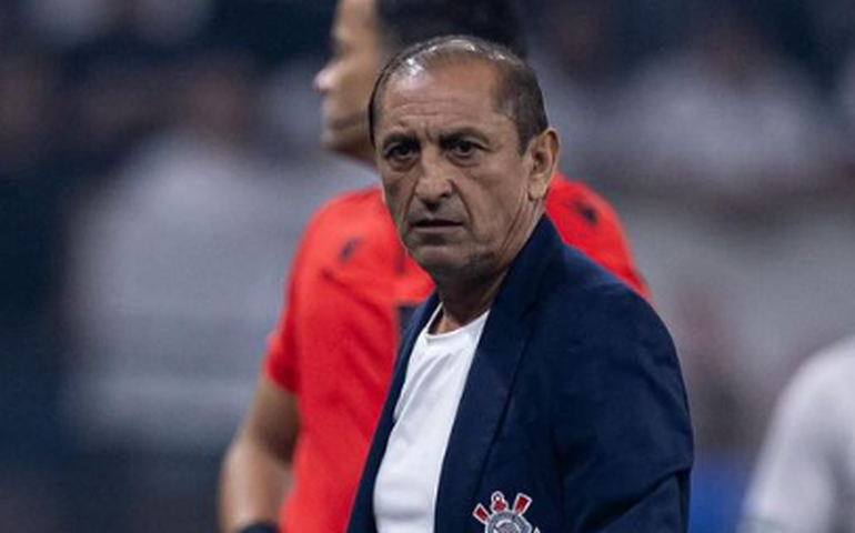 Ramón Díaz evita falar em Libertadores, mas vibra com virada: 'Isso é Corinthians'