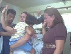 Cura de garoto encheu a Igreja de glória