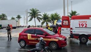 Mulher é atropelada por carro na Orla de Aracaju
