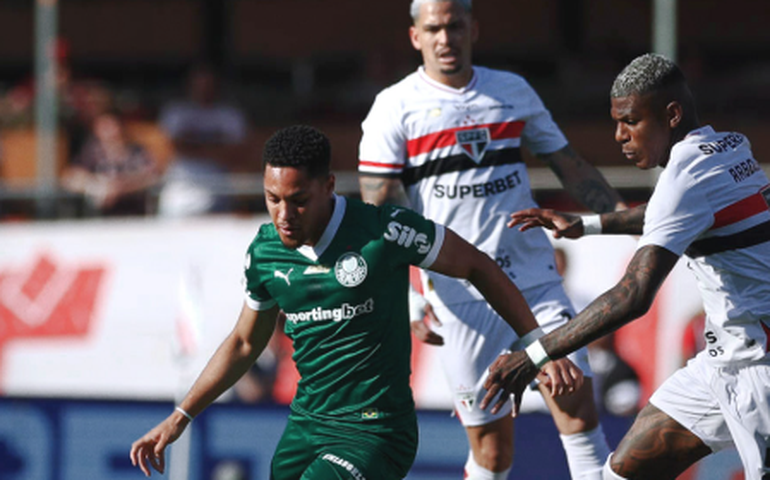 Palmeiras arranca virada heroica contra o São Paulo em clássico com polêmicas de arbitragem