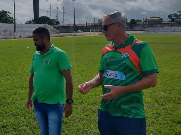 Presidente do Coruripe apresenta Luis Carlos Cruz como novo técnico do Hulk Praiano