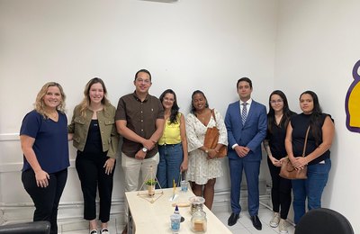 Cibele Moura dialoga com representantes dos food trailers e defende melhores condições para o setor