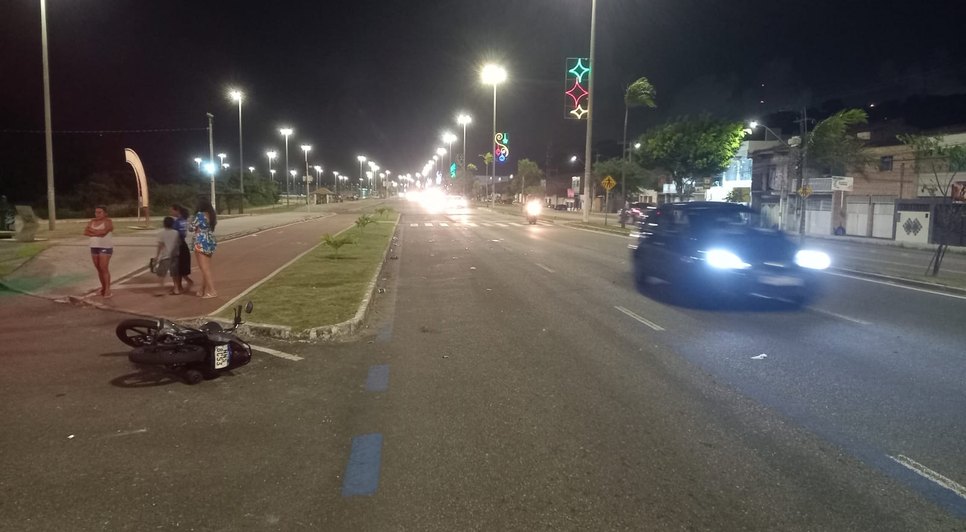 Atropelamento deixa mãe e filho com pernas fraturadas na Zona Norte de Aracaju