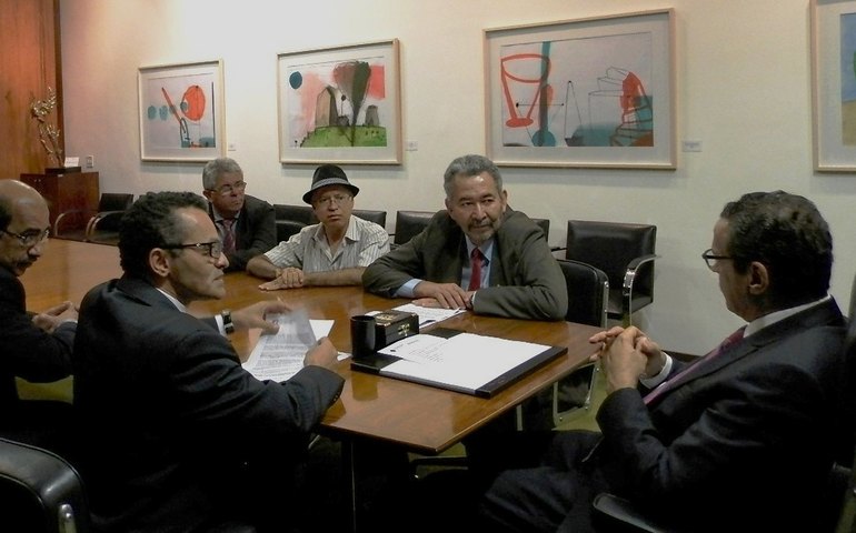 Paulão solicita apoio de Alves para retomar gratificações da Seguridade Social