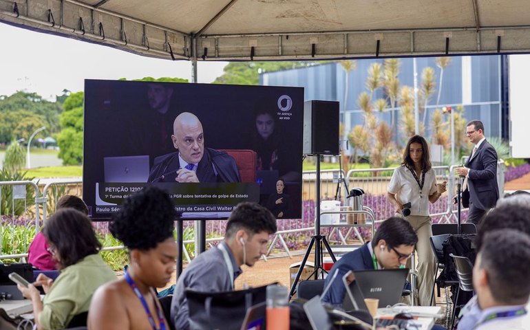 STF retoma julgamento sobre denúncia de Bolsonaro por trama golpista