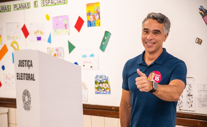 Candidato à Prefeitura de Maceió, Rafael Brito vota na Ponta Verde