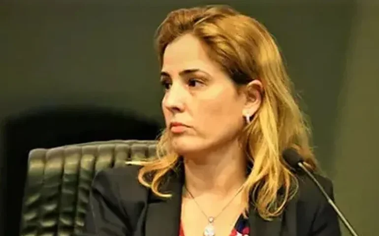 Corregedor afasta juíza Gabriela Hardt e desembargadores do tribunal da Lava Jato