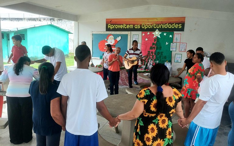 Adolescentes que cumprem medida socioeducativa participam de comemoração ao Natal
