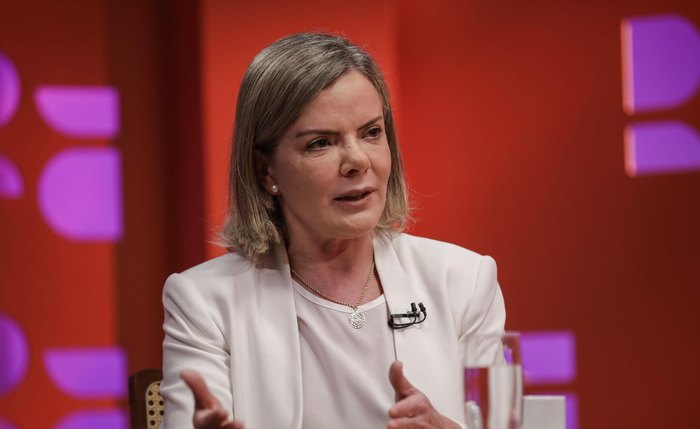 Ministros do STF buscam Lula para criticar fala de Gleisi relacionada à anistia Ministros do STF buscam Lula para criticar fala de Gleisi relacionada à anistia