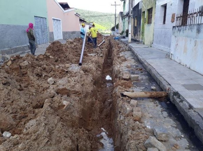 Governo e Casal renovam rede de abastecimento de mais de 800 casas no Sertão