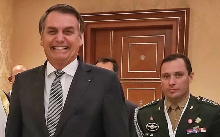 Mauro Cid tentou alterar data de ofício para reaver joias da Arábia Saudita