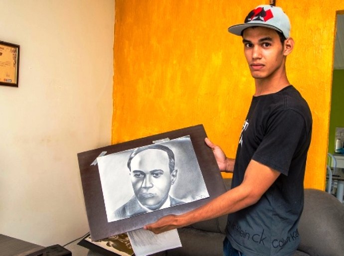 Artista autodidata de Major Izidoro cria imagens realistas e impressiona