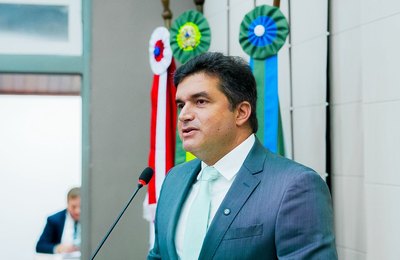 Justiça suspende decisão da Câmara que rejeitou contas do ex-prefeito Rui Palmeira