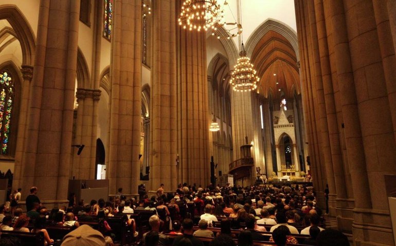 Brasil celebra Páscoa neste domingo com missas lotadas e posição de maior nação católica do mundo