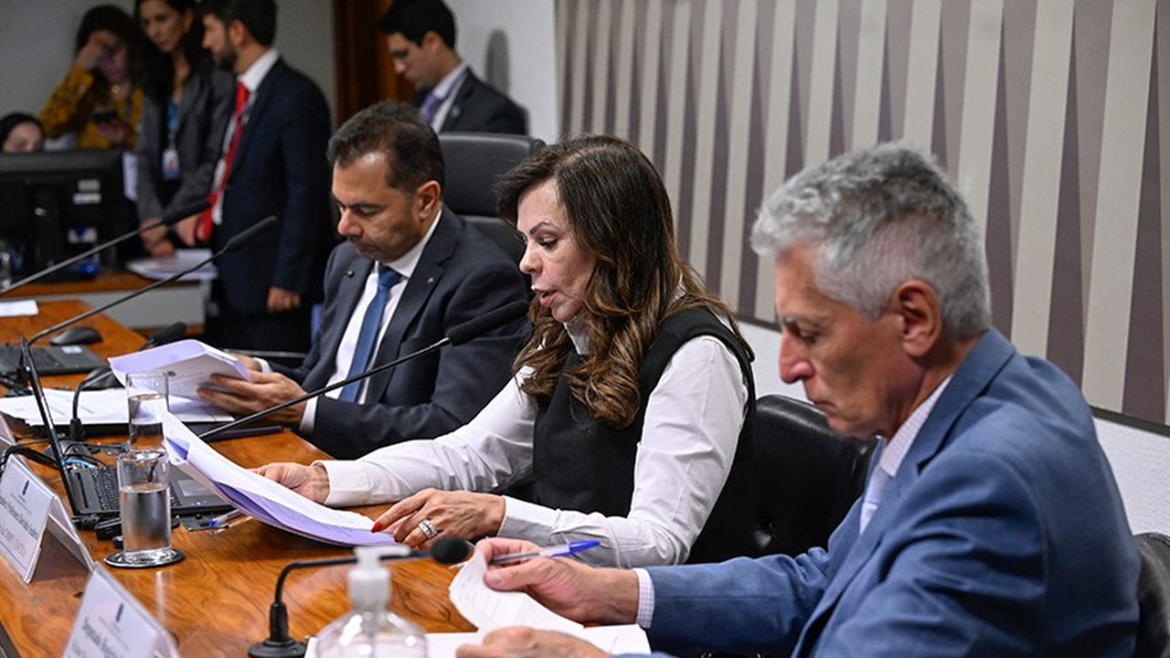 Comissão aprova reajuste do piso salarial dos professores da educação básica