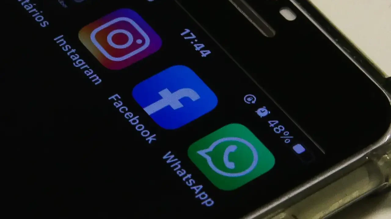 Apple e Meta podem enfrentar multas diárias da UE a partir da próxima semana