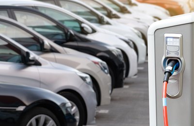 Evento do CRA-SP aborda os impactos dos carros elétricos na gestão condominial