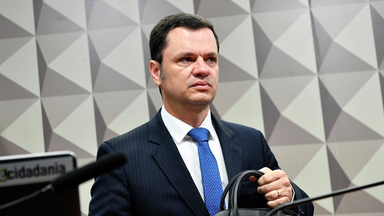 Mídia: Anderson Torres nega omissão no 8/1 e diz que minuta golpista comprova inocência