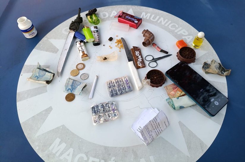 Guarda Municipal prende homem suspeito de tráfico de drogas na Praça da Faculdade