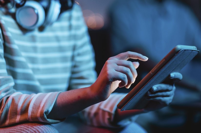 Explosão no consumo de tecnologia amplia desafio da educação digital no Brasil