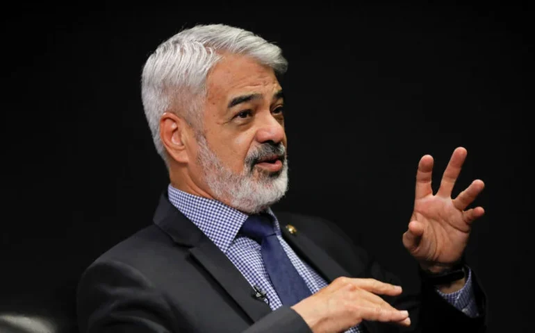 'Temos caso claro de lawfare contra Kirchner', diz presidente do PT