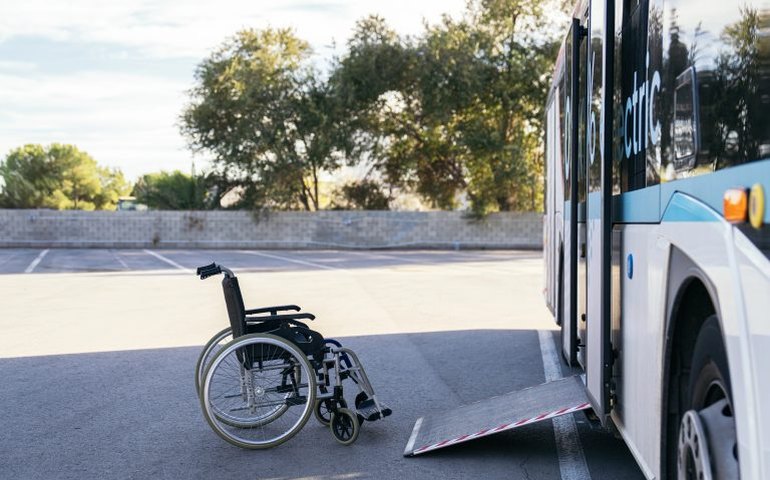 Programa Passe Livre para pessoas com deficiência é tema de debate na Câmara; participe