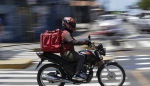 1643213925_188_motoboy-agencia-brasil-800x512-696x445 / Foto: Foto: Tatiana Fortes