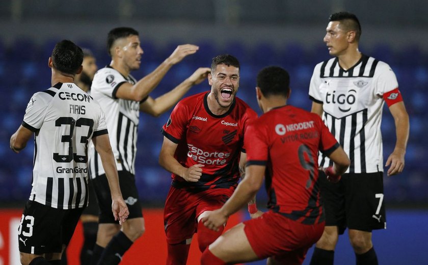 Athletico bate Libertad para manter liderança do Grupo G da Libertadores