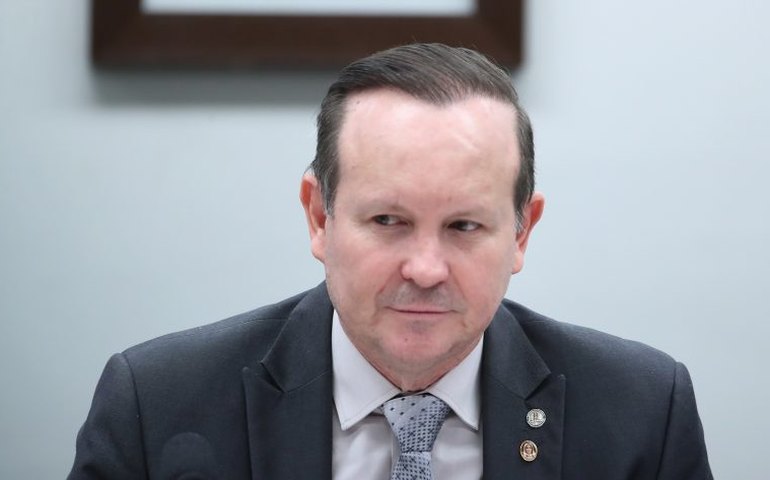 Comissão aprova proposta que determina a presença de intérpretes de Libras em comícios