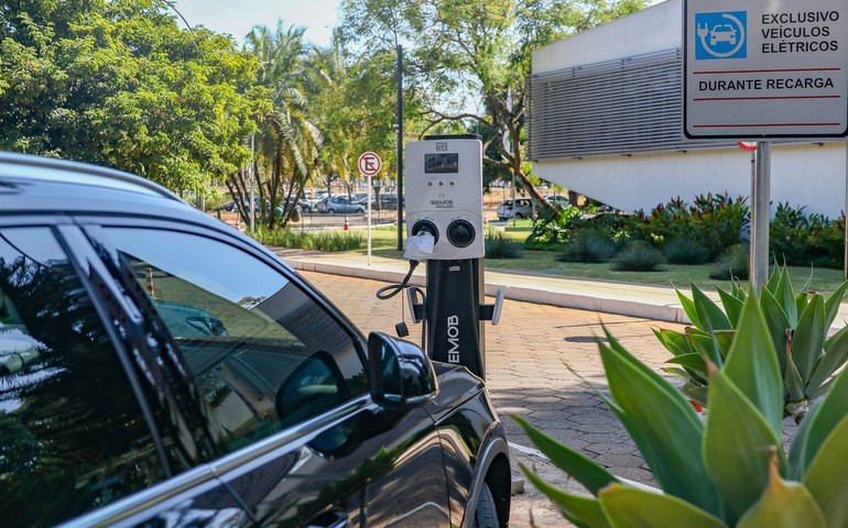 Imposto de Importação para carros elétricos será retomado em 2024