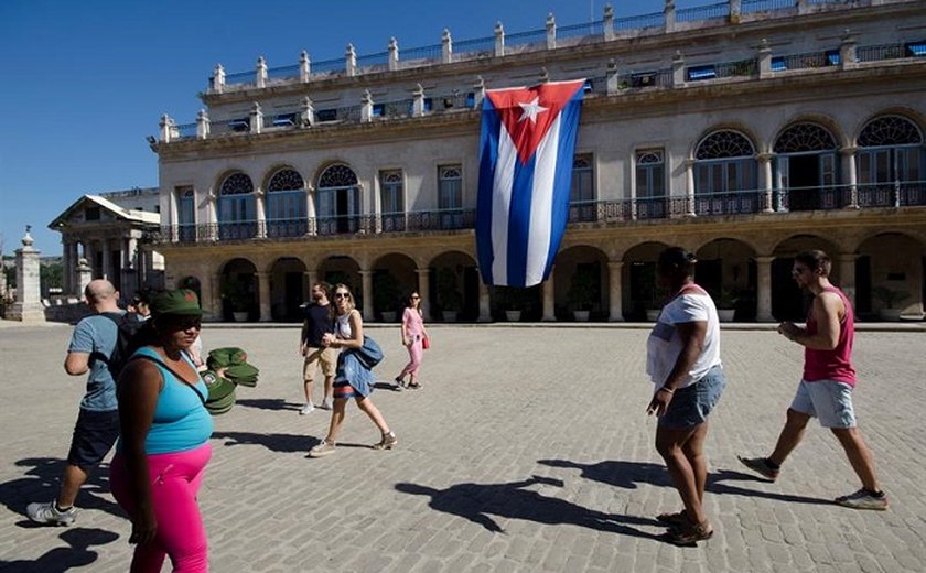 UE decide revogar &#8216;posição comum&#8217; contra Cuba e vai assinar primeiro acordo bilateral com ilha
