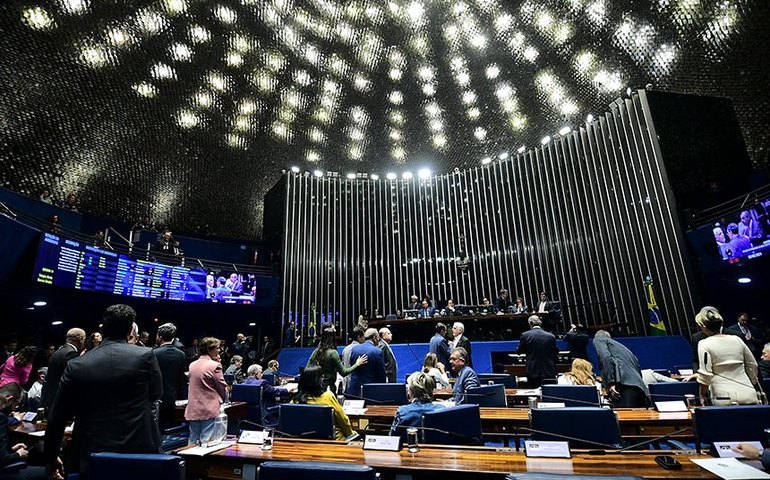 Assistência estudantil, 'taxa das blusinhas' e adaptação ao clima marcam o semestre