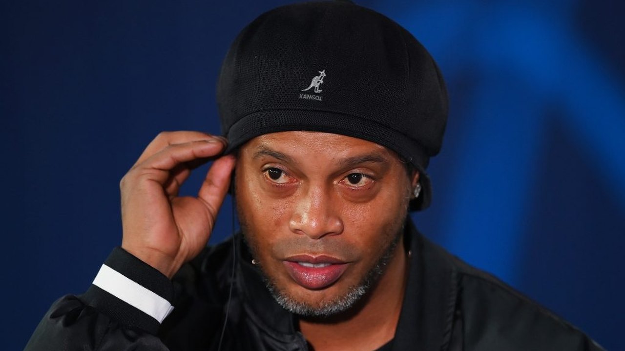 Ronaldinho tem data para retorno oficial aos gramados após 11 anos