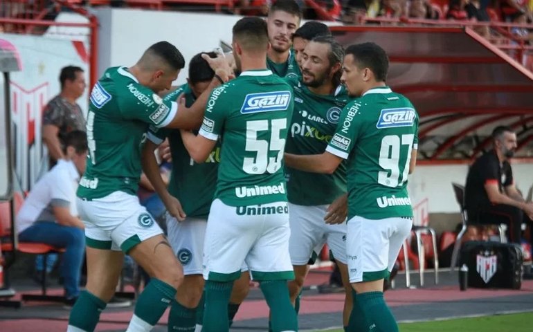 Goiás faz gol relâmpago e vence clássico diante do Atlético-GO com um a menos