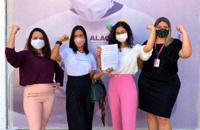 "Uma vacina salva pelo menos duas vidas”, diz Teca Nelma após apresentar projeto para vacinação de mães