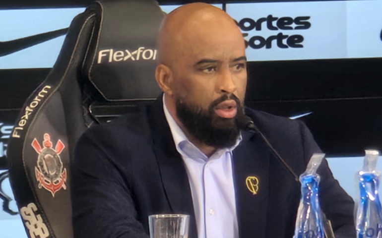 Fabinho Soldado diz que fica no Corinthians e quer proteger elenco de crise: 'Tenho autonomia'