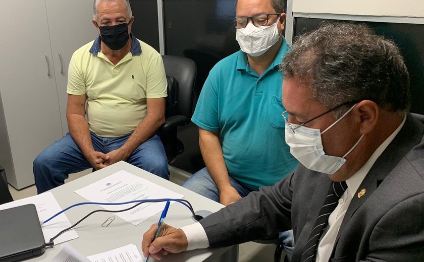 PGJ Márcio Roberto Tenório assina contrato para construção do MP de Palmeira dos Índios
