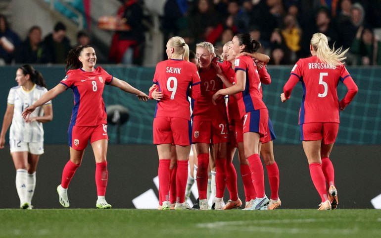 Noruega sai da lanterna, atropela Filipinas e avança em 2º do Grupo A